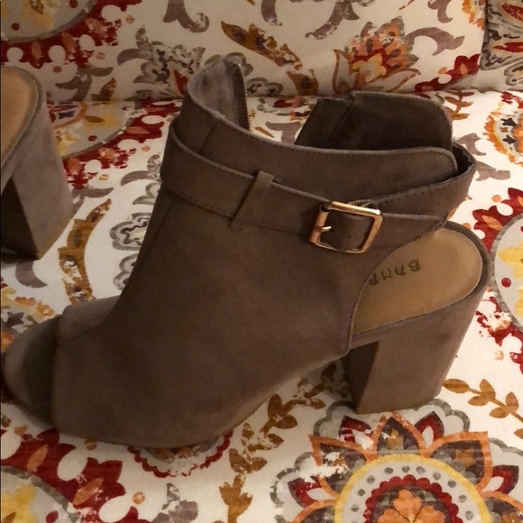 Shoes - Picture 2 of 5